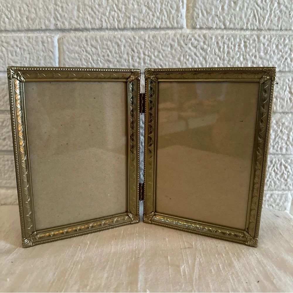 VINTAGE DANISH ORNATE GOLD BRASS BI-FOLD PICTURE FRAME 5X7 - Picture 5 of 7